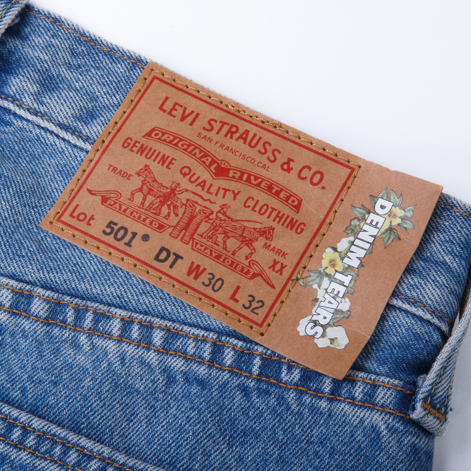 Denim Tears Cotton Wreath Jeans Light Wash – PIECES Denim Tears Cotton Wreath Jeans Light Wash – PIECES